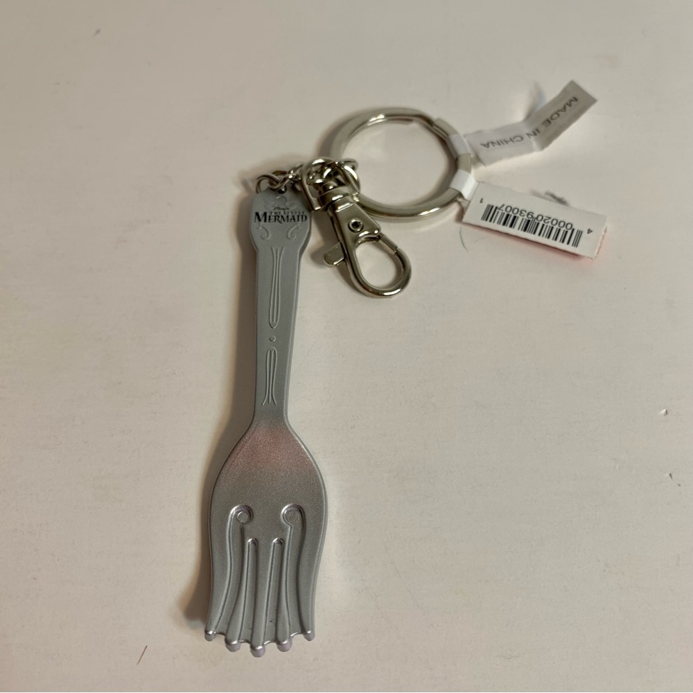 NWT. 3D Keychain Dinglehopper Disney Parks The Little Mermaid Ariel